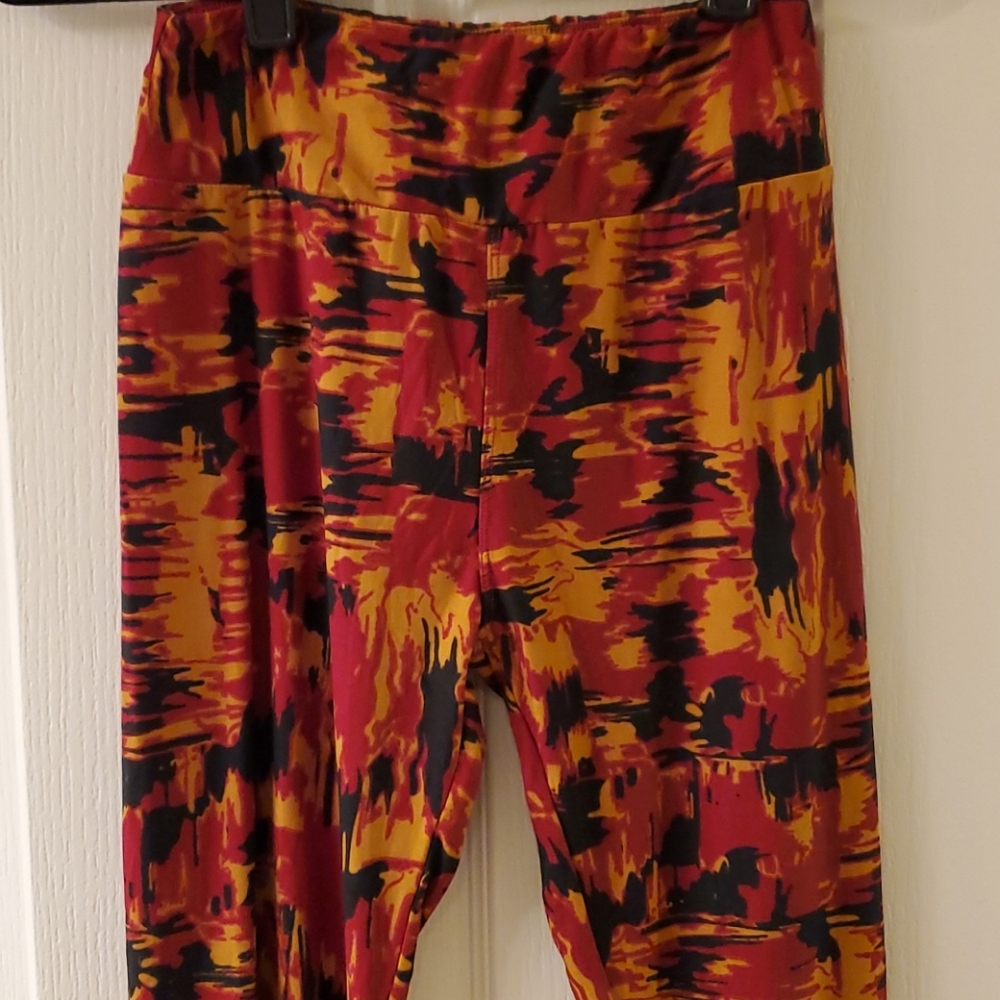 OS LulaRoe leggings.